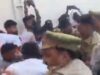गोरखपुर यूनिवर्सिटी में ABVP कार्यकर्ताओं ने कुलपति और पुलिस को दौड़ा-दौड़ाकर पीटा