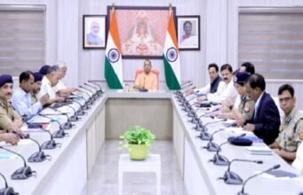 IAS Transfer in UP: यूपी में 8 आईएएस अधिकारियों के तबादले, जानिए कौन कहां गया cm yogi cabinet meeting