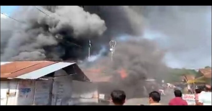 कानपुर के अर्मापुर बाजार में आग लगने से 8 दुकानें जलीं