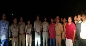 Mathura News: मथुरा पुलिस ने मुठभेड़ के बाद महिलाओं को लूटनेवाले बदमाश को दबोचा
