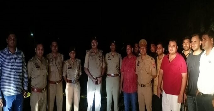 Mathura News: मथुरा पुलिस ने मुठभेड़ के बाद महिलाओं को लूटनेवाले बदमाश को दबोचा