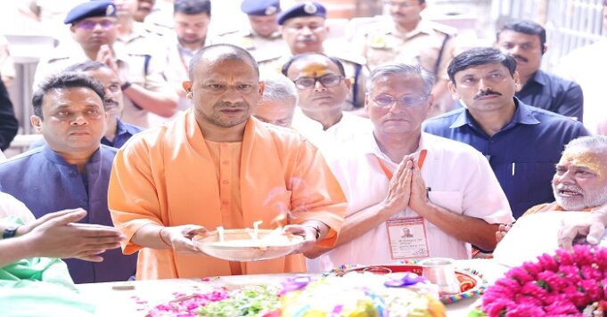 उत्तर प्रदेश के 72 जनपदों में डायलिसिस की फ्री सुविधा, सभी 75 जनपदों में ICU बेड की सुविधा- सीएम योगी