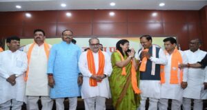 सपा छोड़ भाजपा जॉइन करने वाले नेताओं पर अखिलेश यादव ने दिया बड़ा बयान