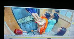 ग्रेटर नोएडा में महागुन की इस सोसाइटी में लिफ्ट बनी आफत, दहशत में बच्चे और बुजुर्ग, रोज फंस रही लिफ्ट!