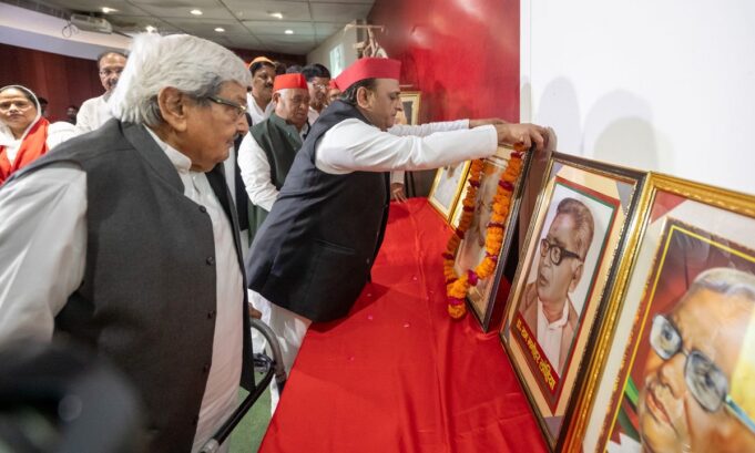 जनसंख्या, रोजगार और सेलेबस..सीएम योगी के बयान पर अखिलेश यादव का पलटवार