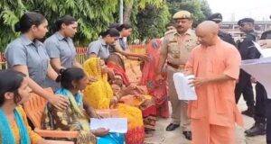 महिलाओं की गुहार पर सीएम योगी ने दिया भरोसा, विदेशों में फंसे लोगों की वापसी कराएंगे