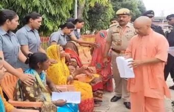महिलाओं की गुहार पर सीएम योगी ने दिया भरोसा, विदेशों में फंसे लोगों की वापसी कराएंगे