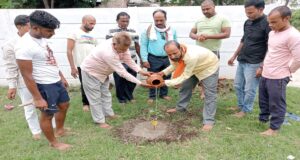 इटावा में शहीद मारून सिंह लोधी की स्मृति में पौधारोपण