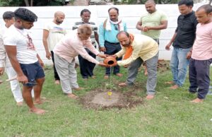 इटावा में शहीद मारून सिंह लोधी की स्मृति में पौधारोपण