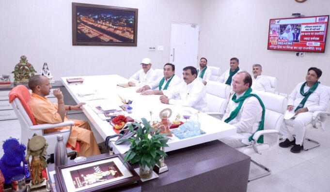 आरएलडी विधायकों के सीएम योगी से मुलाकात राजनीति गर्माई, क्या भाजपा-आरएलडी में कोई सियासी खिचड़ी पक रही है?