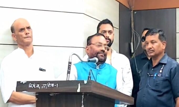 स्वामी प्रसाद मौर्य बोले ‘देश को लूट रहीं 3 गद्दियां’