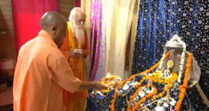 मुख्यमंत्री योगी आदित्यनाथ ने अयोध्या में किए रामलला के दर्शन, निर्माण कार्यों का लिया जायजा