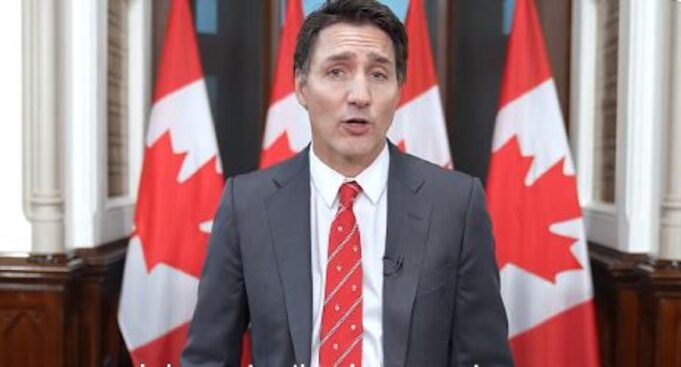 कनाडाई पीएम जस्टिन ट्रूडो को आखिरकार मांगनी पड़ गई माफी JUSTIN TRUDEAU cANADA