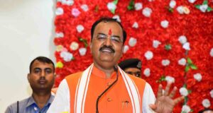 शिवसेना प्रमुख उद्धव ठाकरे के बयान पर यूपी के डिप्टी सीएम केशव प्रसाद मौर्य ने किया पलटवार, कही ऐसी बात Deputi CM Keshav Prasad Maurya