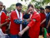 सारी दुनिया का बोझ हम उठाते हैं… कुली अवतार में राहुल गांधी