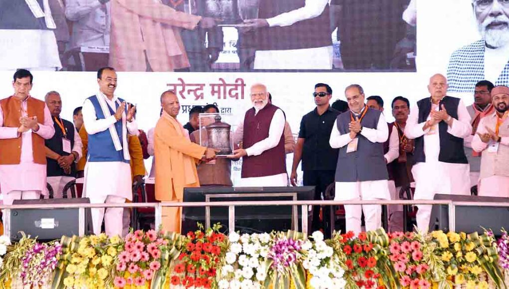 आजमगढ़ पर भाजपा का फोकस, सपा और गुड्डू जमाली फैक्टर की हवा इस तरह निकालेगी बीजेपी PM Modi in Azamgarh