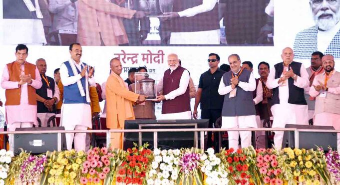 आजमगढ़ पर भाजपा का फोकस, सपा और गुड्डू जमाली फैक्टर की हवा इस तरह निकालेगी बीजेपी PM Modi in Azamgarh