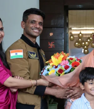 योगी सरकार ने अंतरिक्ष यात्री शुभांशु शुक्ला के नाम पर छात्रवृत्ति की घोषणा की मुख्यमंत्री योगी आदित्यनाथ, अंतरिक्ष यात्री शुभांशु शुक्ला