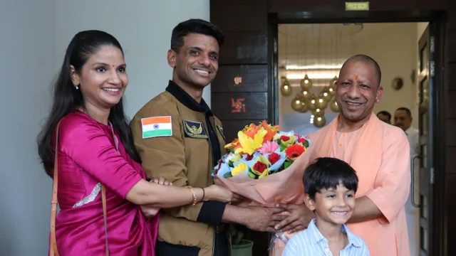 योगी सरकार ने अंतरिक्ष यात्री शुभांशु शुक्ला के नाम पर छात्रवृत्ति की घोषणा की मुख्यमंत्री योगी आदित्यनाथ, अंतरिक्ष यात्री शुभांशु शुक्ला