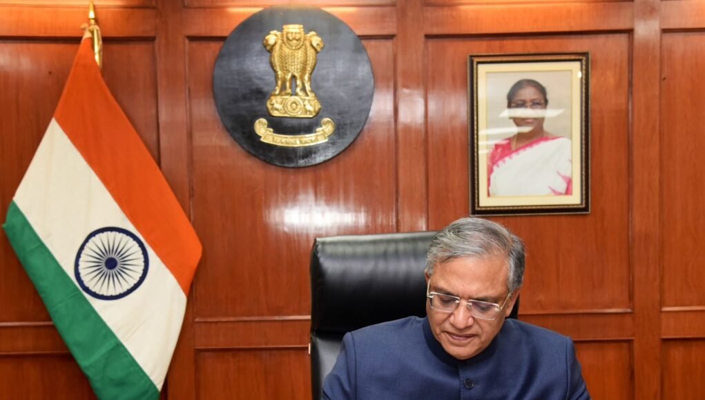 Bihar SIR updates: बिहार में 98% लोगों ने जमा किए दस्तावेज़, बाकी लोगों के पास बचे हैं सिर्फ़ 8 दिन! बिहार में मतदाता सूची के विशेष गहन पुनरीक्षण (SIR) से जुड़ी कुछ और महत्वपूर्ण जानकारियाँ