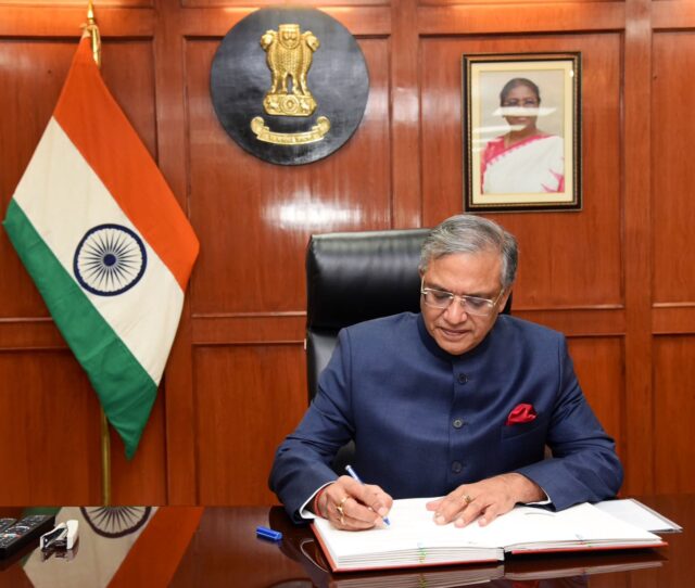 Bihar SIR updates: बिहार में 98% लोगों ने जमा किए दस्तावेज़, बाकी लोगों के पास बचे हैं सिर्फ़ 8 दिन! बिहार में मतदाता सूची के विशेष गहन पुनरीक्षण (SIR) से जुड़ी कुछ और महत्वपूर्ण जानकारियाँ