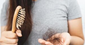 झड़ते बालों को रोकें कैसे? डर्मेटोलॉजिस्ट ने बताया बाल धोने का सही तरीका Hair fall problem