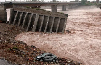 MONSOON Mayhem: इस साल मॉनसून का अप्रत्याशित रूप, जहाँ कुछ राज्यों में बाढ़, वहीं कुछ में बारिश की कमी Monsoon Mayhem