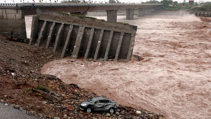 MONSOON Mayhem: इस साल मॉनसून का अप्रत्याशित रूप, जहाँ कुछ राज्यों में बाढ़, वहीं कुछ में बारिश की कमी Monsoon Mayhem