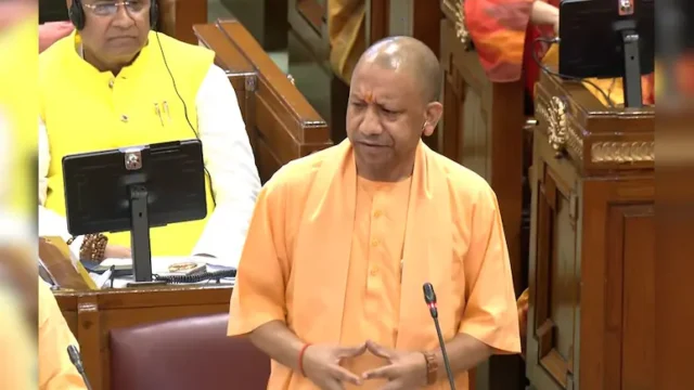 उत्तर प्रदेश शिक्षकों को मिला तोहफा: नौ लाख शिक्षकों को मिलेगी कैशलेस इलाज की सुविधा योगी आदित्यनाथ