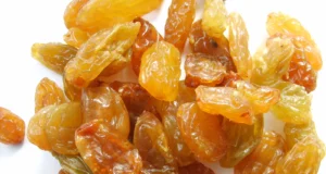 रोज सुबह किशमिश का पानी पीने के 5 शानदार फायदे: सेहत और सुंदरता दोनों पाएं raisin