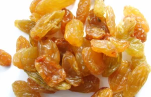 रोज सुबह किशमिश का पानी पीने के 5 शानदार फायदे: सेहत और सुंदरता दोनों पाएं raisin
